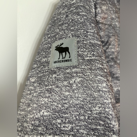 Abercrombie Kids Light Puffer Hooded Jacket. Fully Lined Size 15/16. - Picture 12 of 13